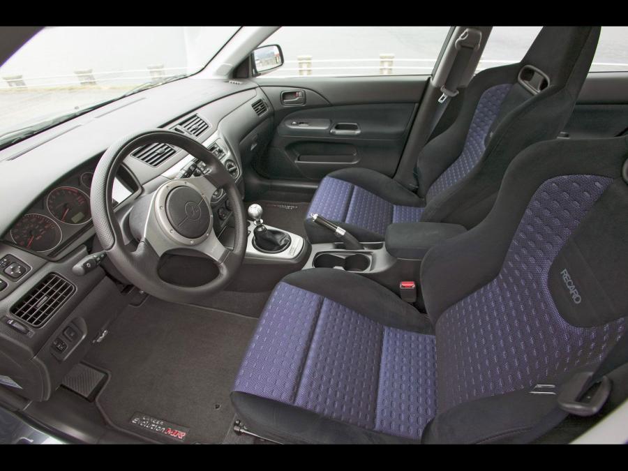  Mitsubishi Lancer Evolution MR 2004 года  (фото 5 из 17)